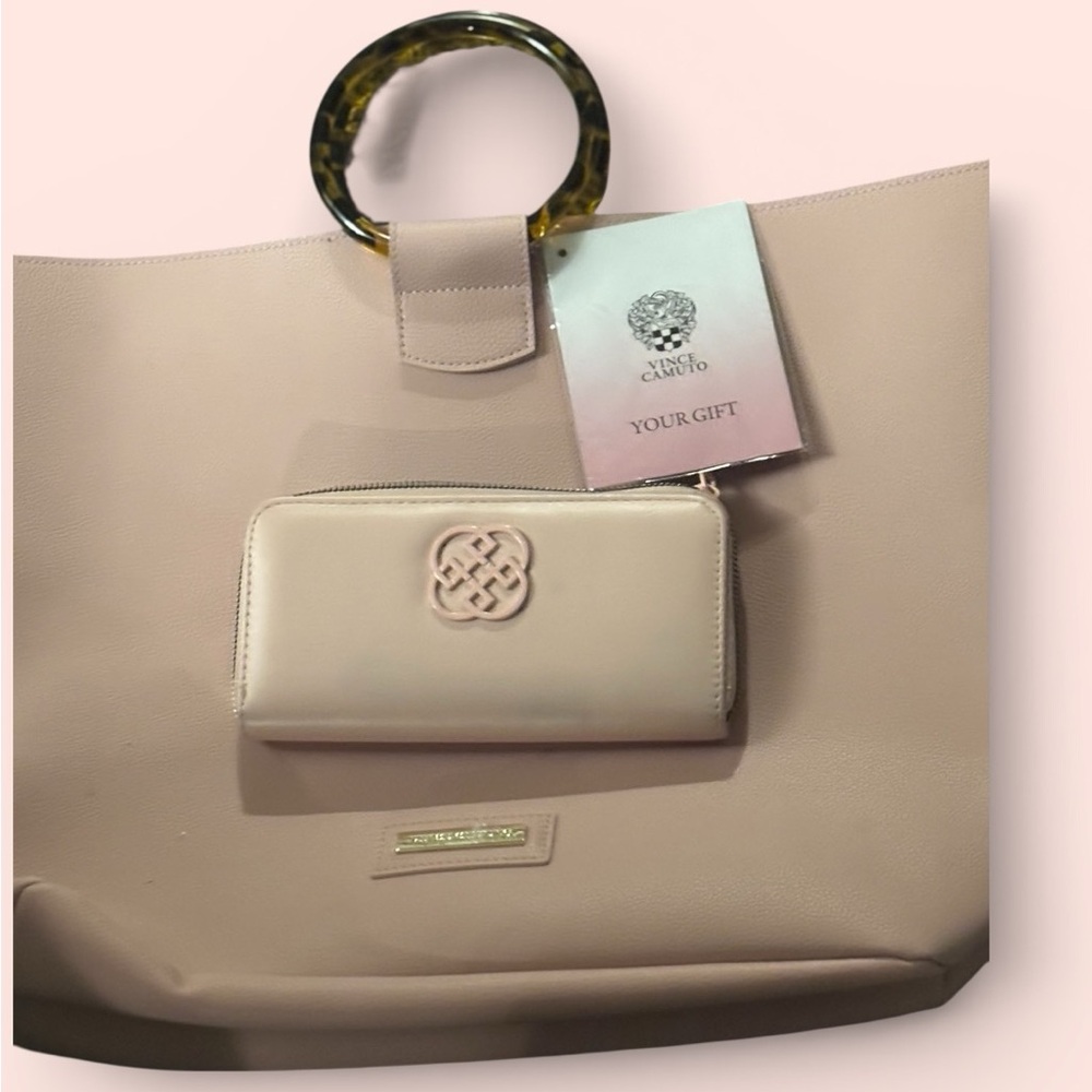 NWT  Vince Camuto tote with Matching Color Wallet Blush Pink Set